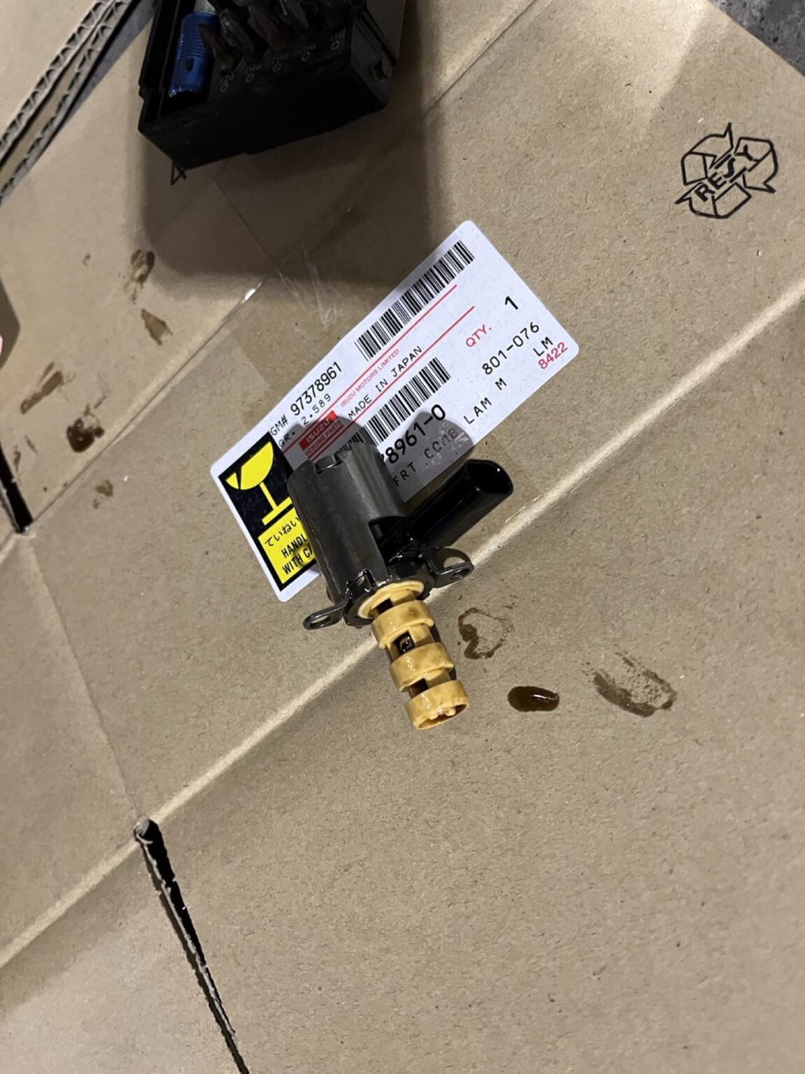 メルセデスベンツB180｜オイルプレッシャーバルブ交換 - double One motors ダブルワンモータース