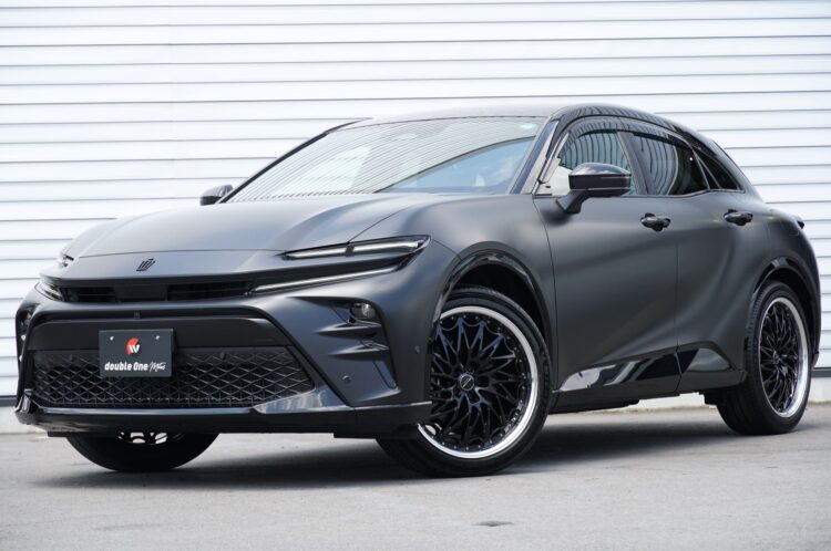TOYOTA　CROWN SPORTS　SATIN BLACK