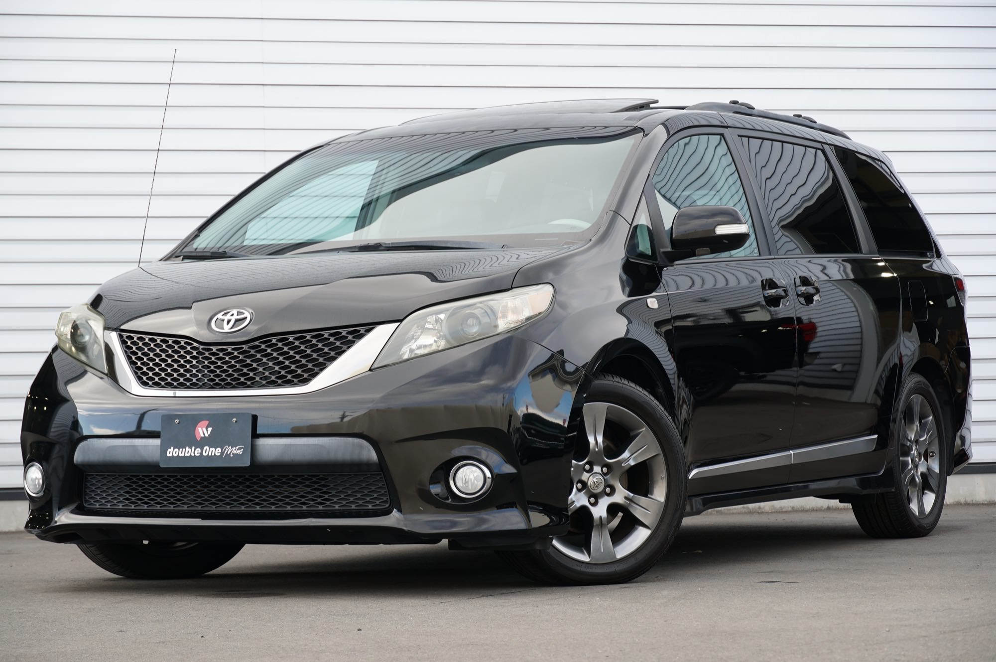 SOLD】US TOYOTA SIENNA - double One motors ダブルワンモータース