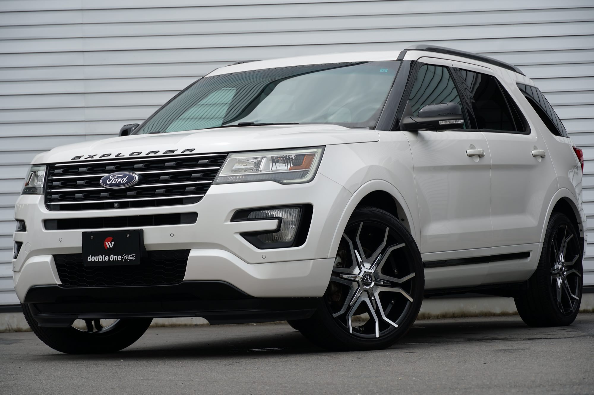 FORD EXPLORER XLT - double One motors ダブルワンモータース
